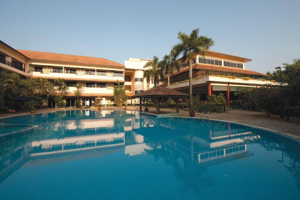 Hotel The Qamar Paka, Terengganu Exterior foto