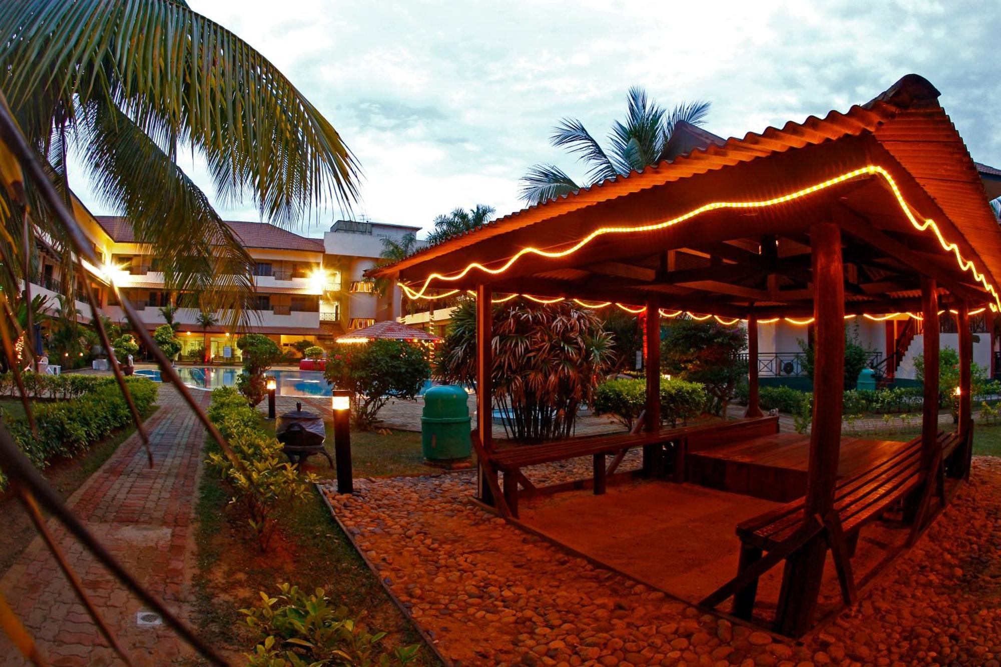 Hotel The Qamar Paka, Terengganu Exterior foto